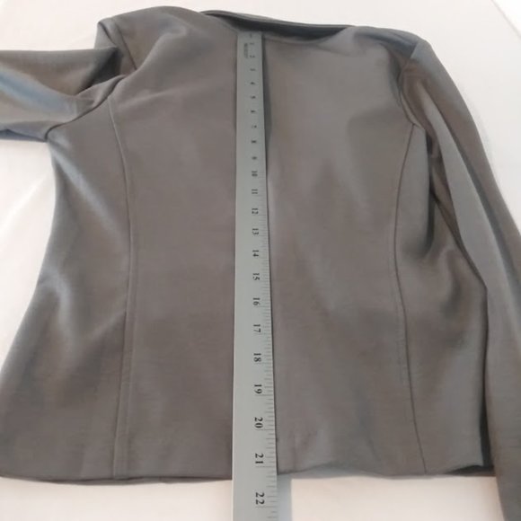 Have women's size M gray blazer - Picture 12 of 14